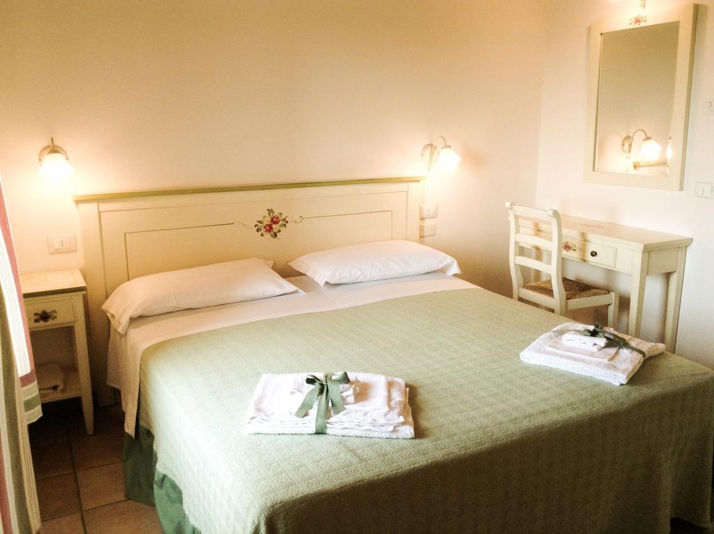 Agriturismo Anna Caterina Hotel กัสเตลนูโอโว เดล การ์ดา ห้อง รูปภาพ